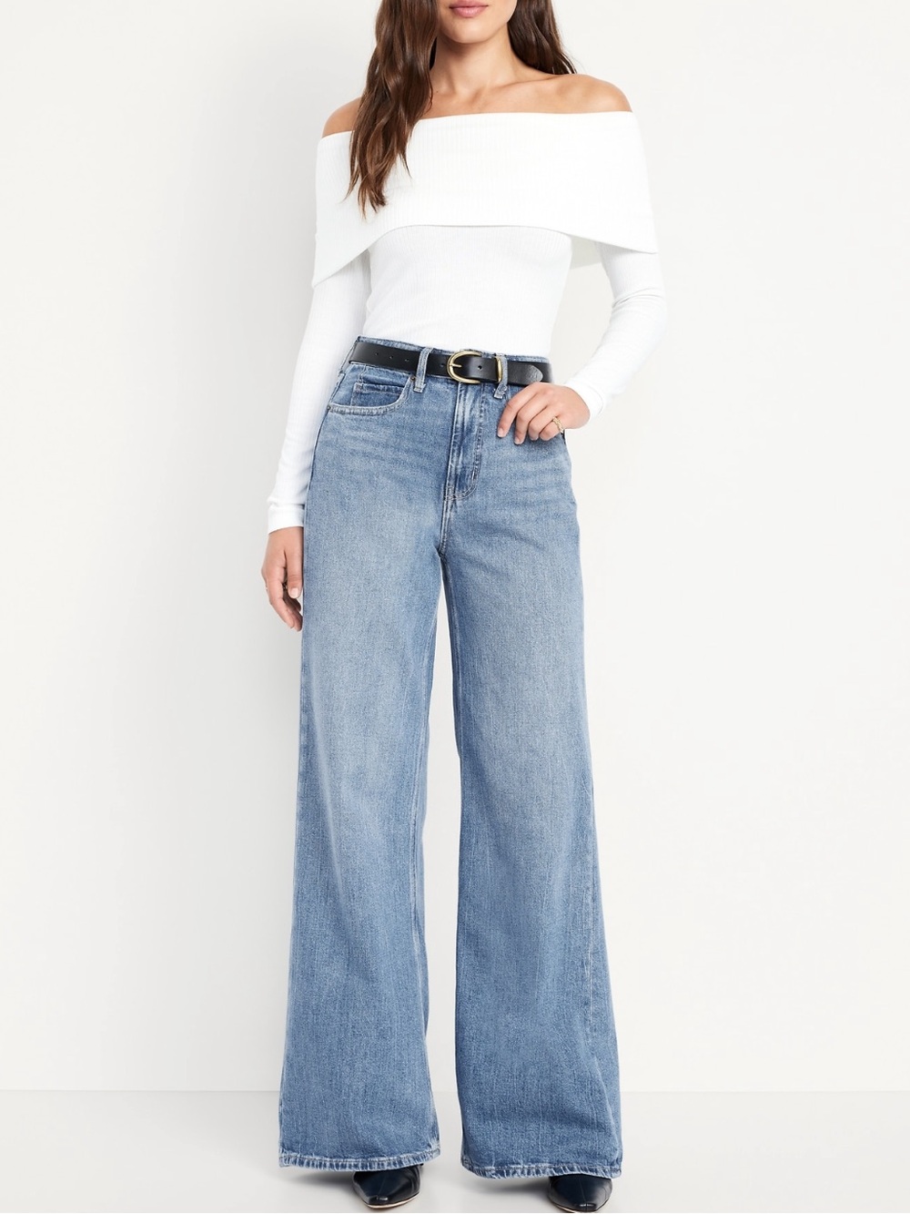 Old Navy EXTRA HIGH-WAISTED SUPER
WIDE-LEG JEANS in medium wash